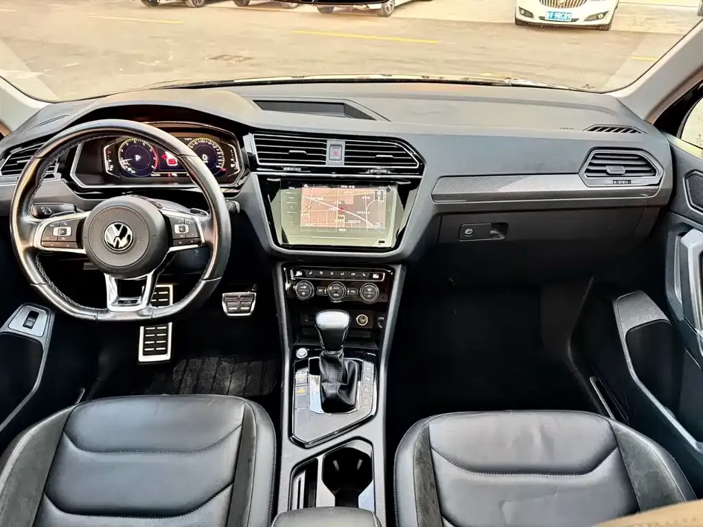 Volkswagen Tiguan L — фото 4