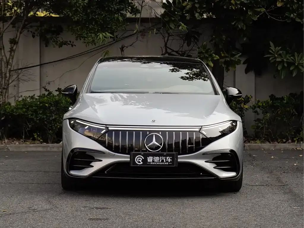 Mercedes-Benz EQS AMG — фото 9