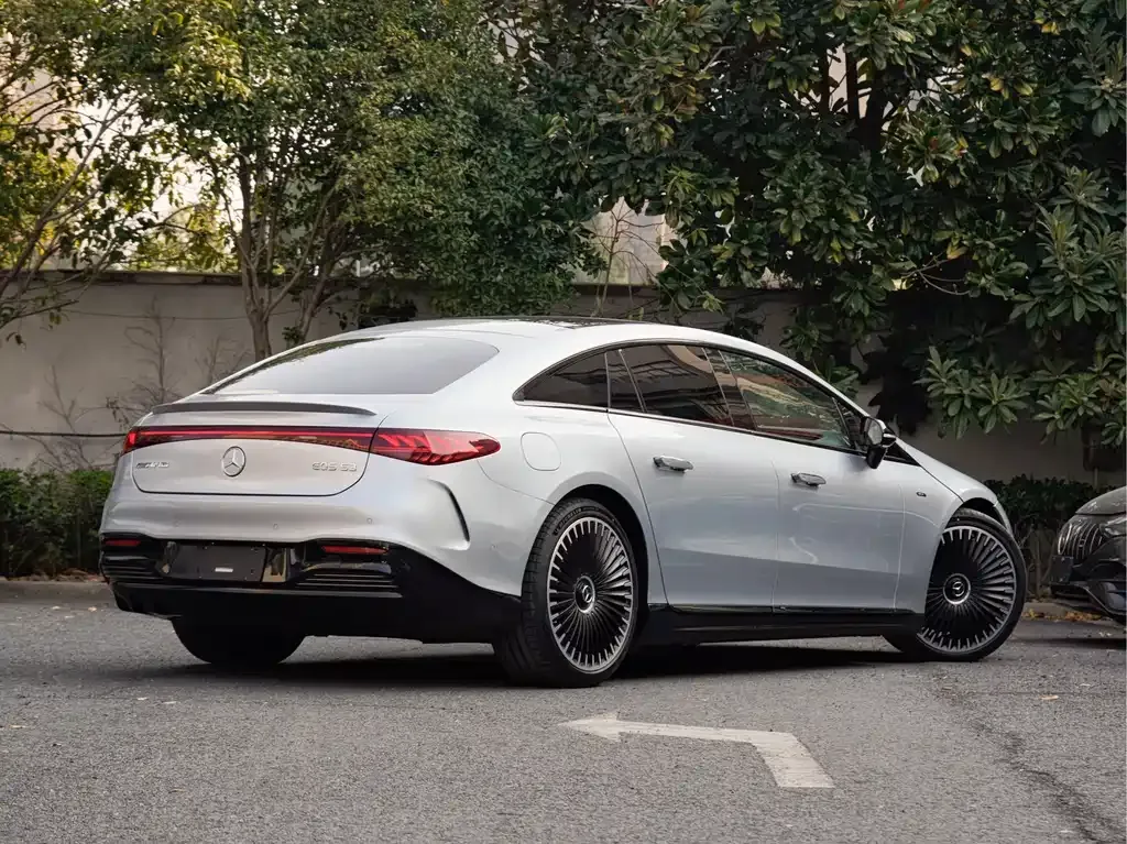 Mercedes-Benz EQS AMG — фото 8