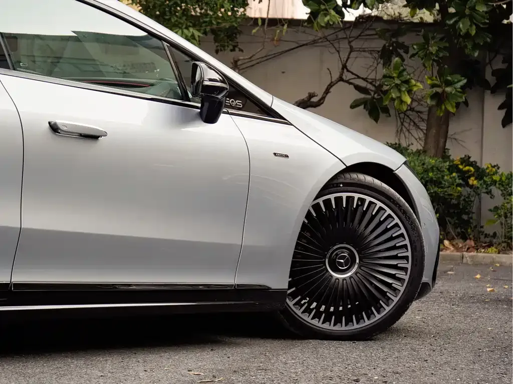 Mercedes-Benz EQS AMG — фото 6