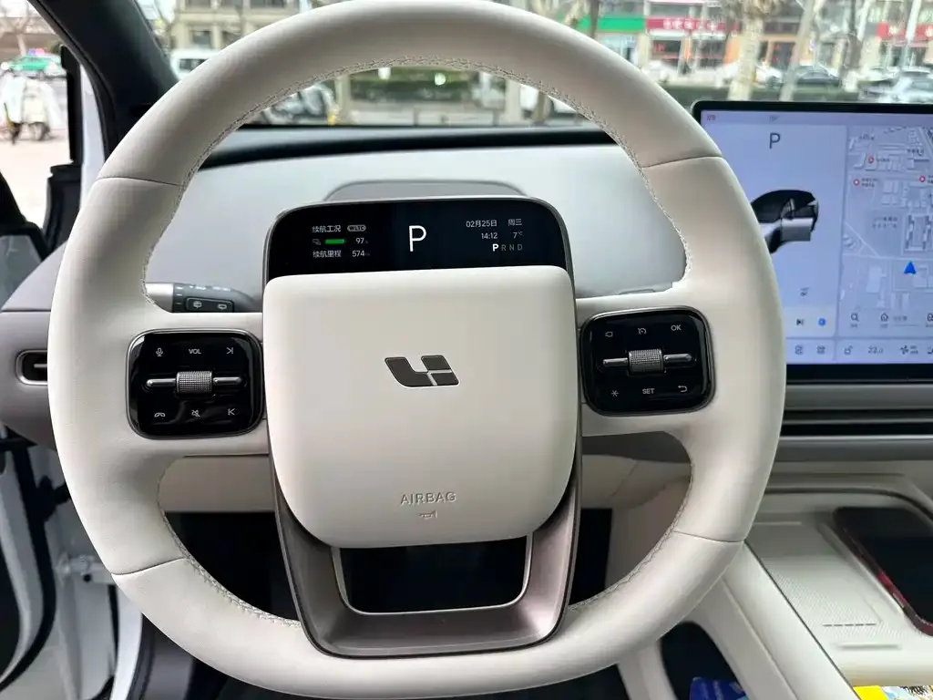Li Auto i6 — фото 3