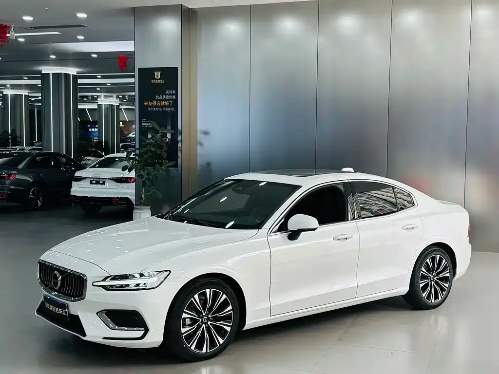 Volvo S60 — фото 1