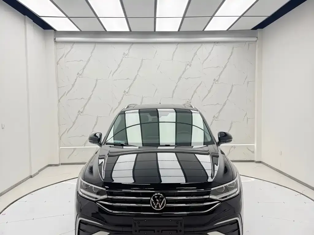 Volkswagen Tiguan L — фото 6