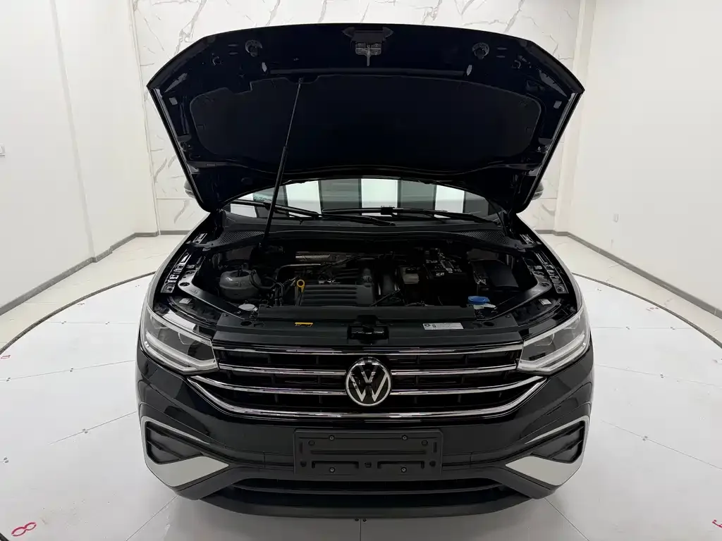 Volkswagen Tiguan L — фото 9