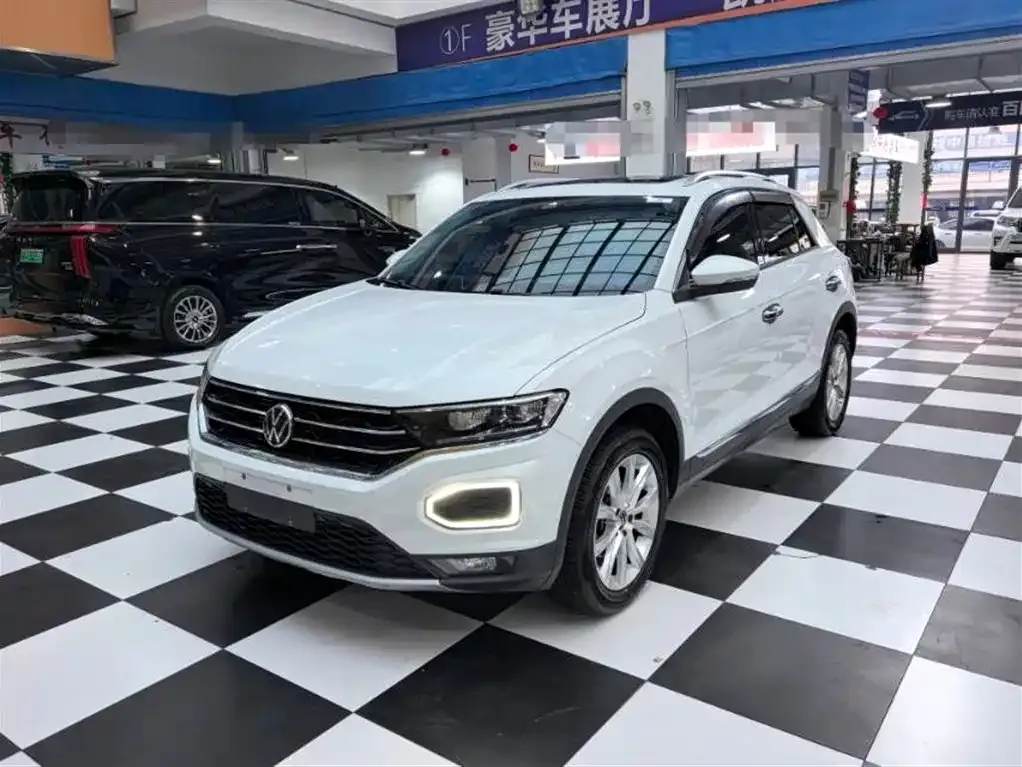 Volkswagen T-Roc — фото 1