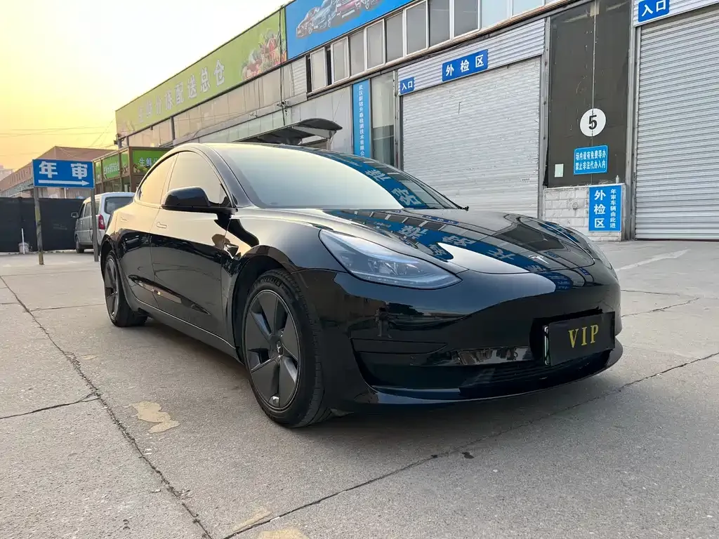 Tesla Model 3 — фото 10