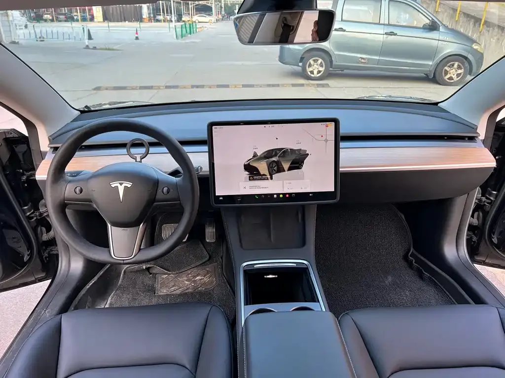 Tesla Model 3 — фото 5