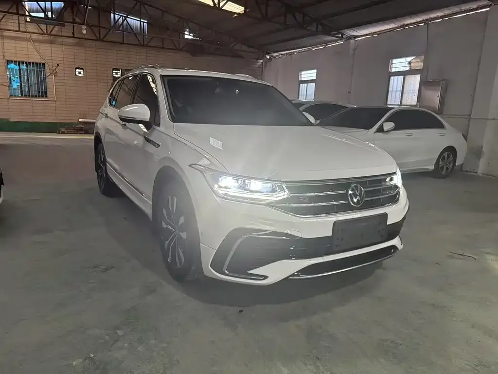 Volkswagen Tiguan L — фото 3