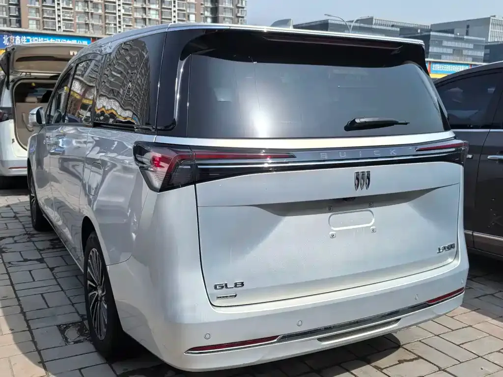 Buick GL8 Hybrid — фото 10