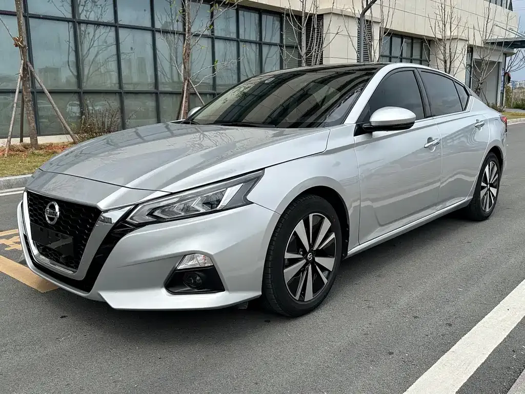 Nissan Teana — фото 1