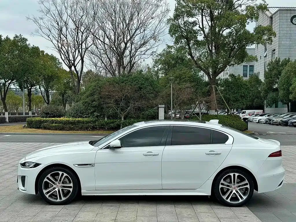 Jaguar XEL — фото 10