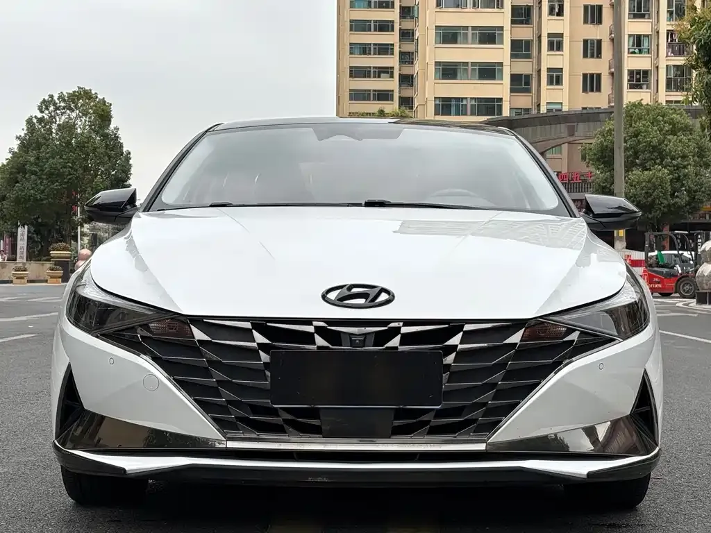 Hyundai Elantra — фото 5