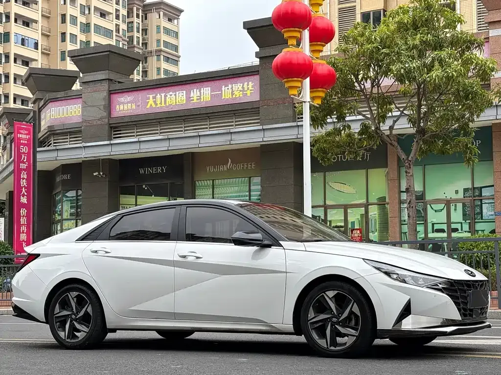 Hyundai Elantra — фото 9
