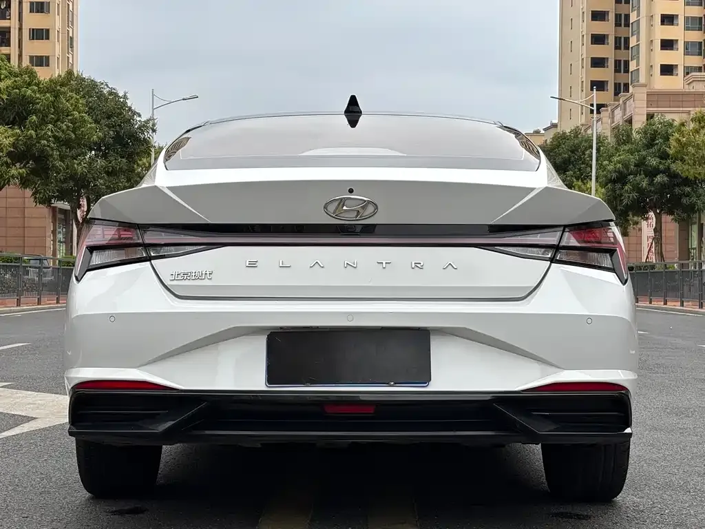 Hyundai Elantra — фото 3