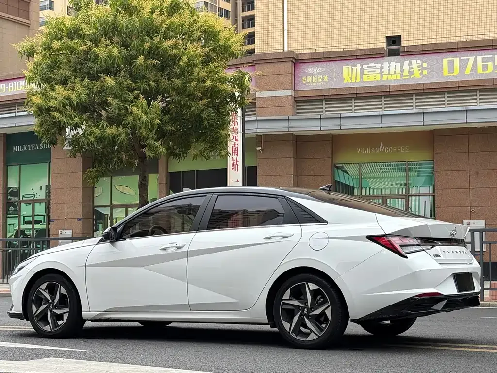 Hyundai Elantra — фото 10
