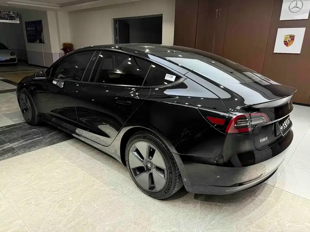 Tesla Model 3 — фото 4