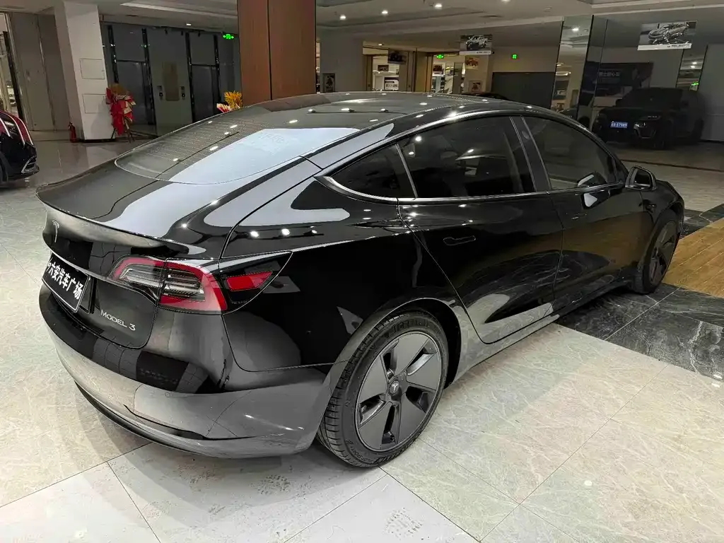 Tesla Model 3 — фото 10