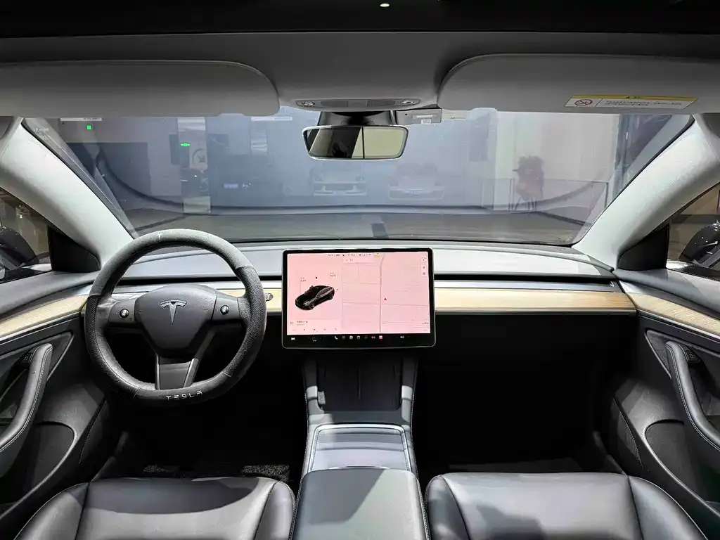 Tesla Model 3 — фото 8
