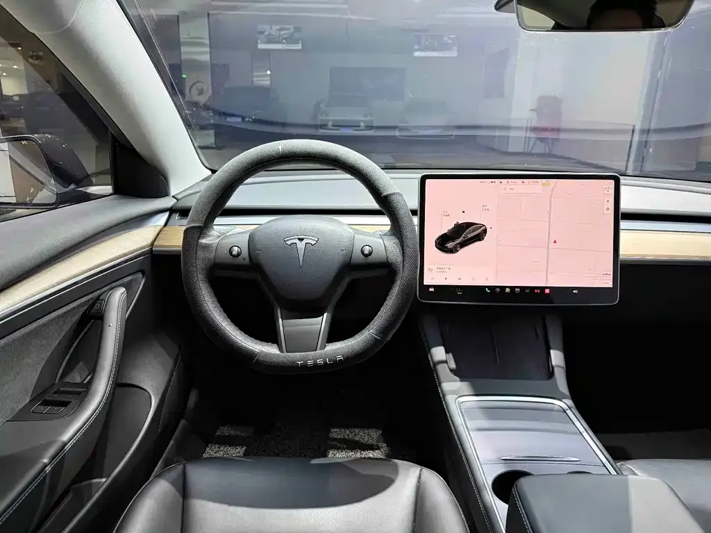 Tesla Model 3 — фото 5