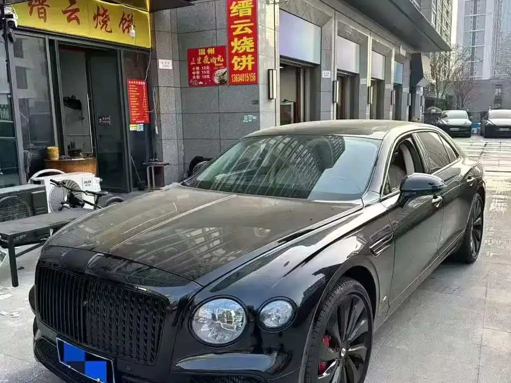 Bentley Flying Spur — фото 1
