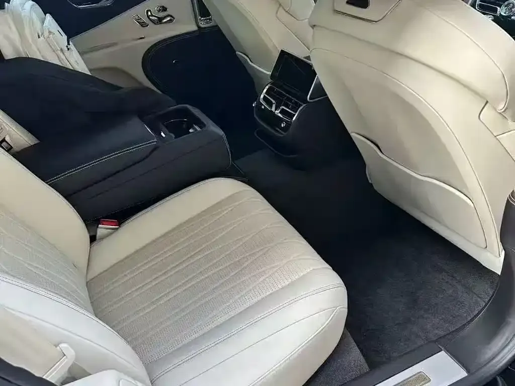 Bentley Flying Spur — фото 3