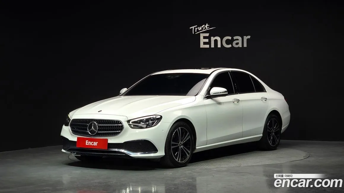 Mercedes-Benz E-Class — фото 1