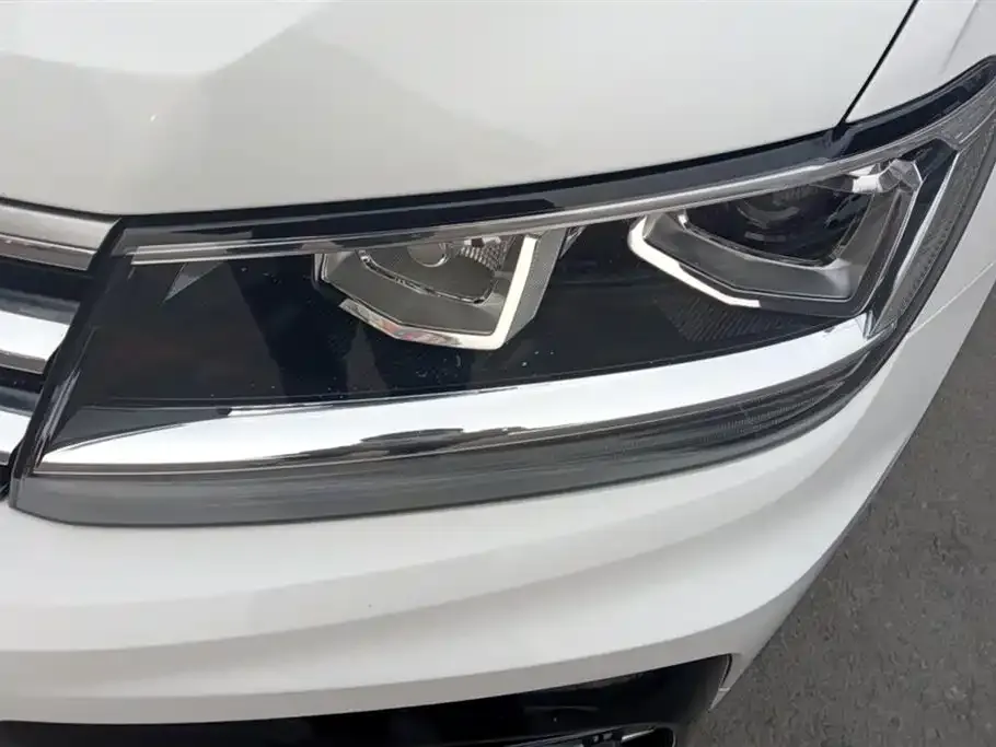 Volkswagen Tiguan L — фото 4