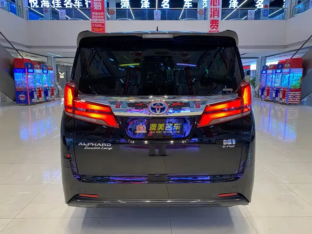 Toyota Alphard — фото 2