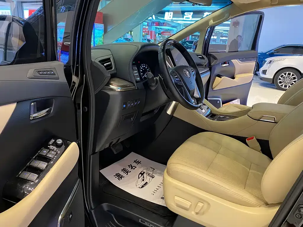 Toyota Alphard — фото 6