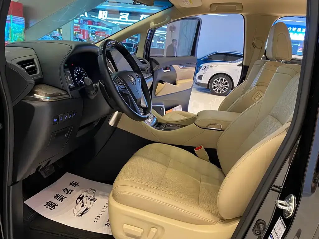 Toyota Alphard — фото 7