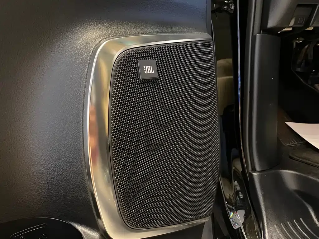 Toyota Alphard — фото 8