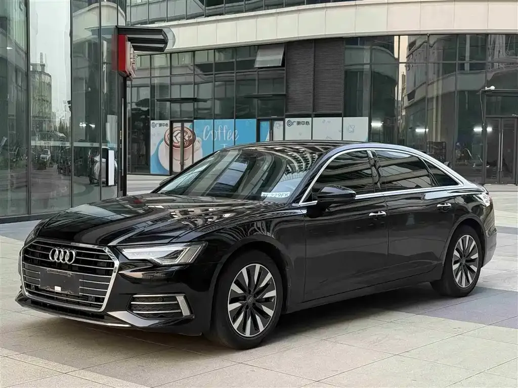 Audi A6L — фото 1