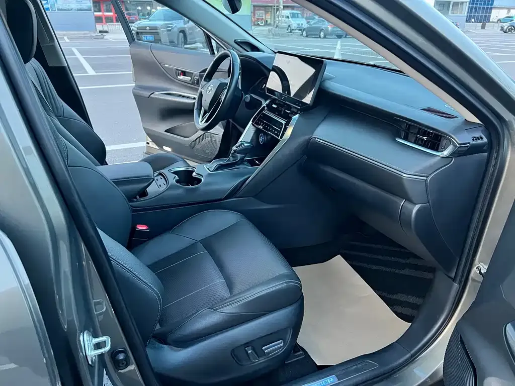 Toyota Harrier — фото 6