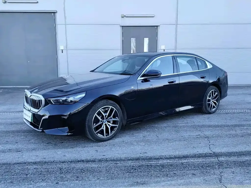 BMW i5 — фото 1