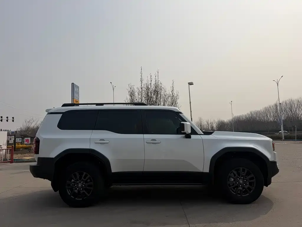 Toyota Prado — фото 10