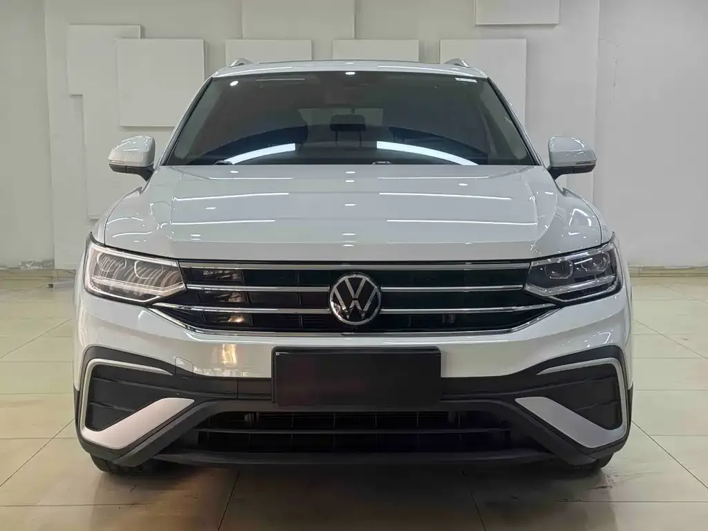 Volkswagen Tiguan L — фото 4