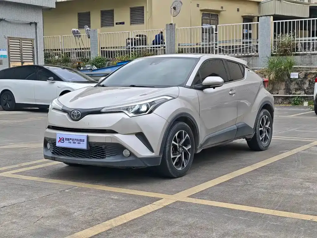 Toyota C-HR — фото 1
