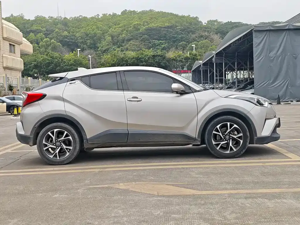 Toyota C-HR — фото 10
