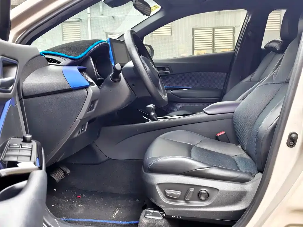 Toyota C-HR — фото 9