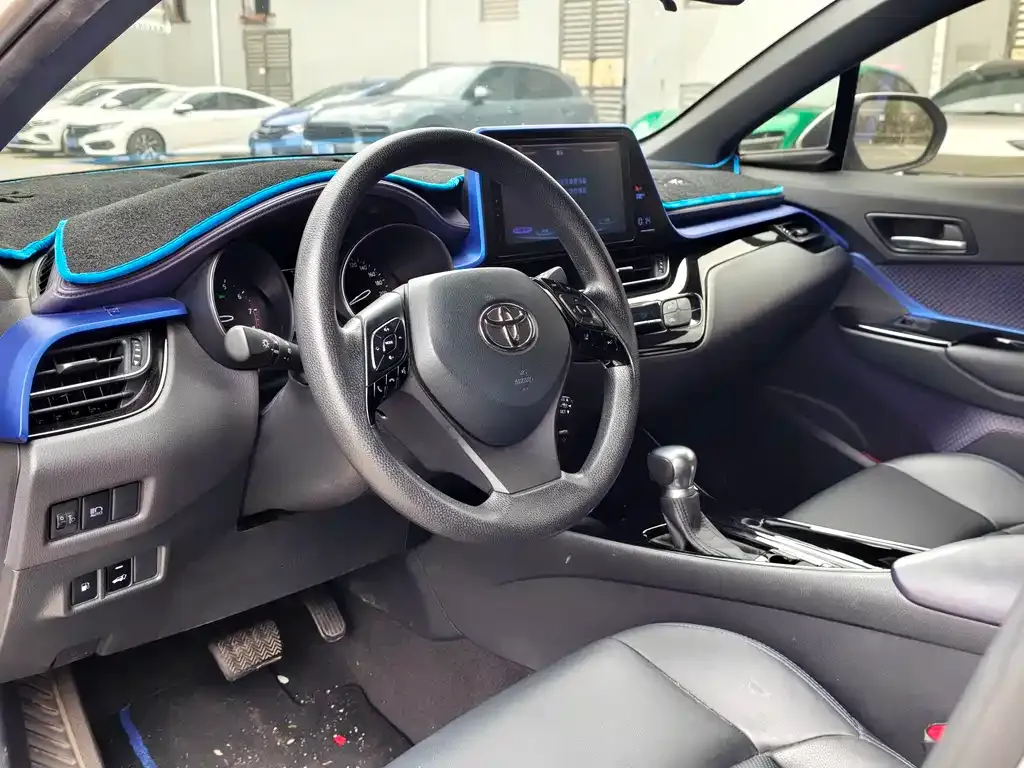 Toyota C-HR — фото 8