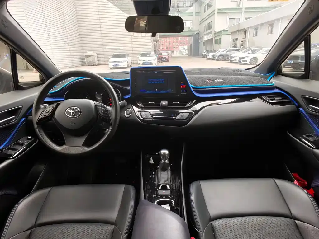 Toyota C-HR — фото 3