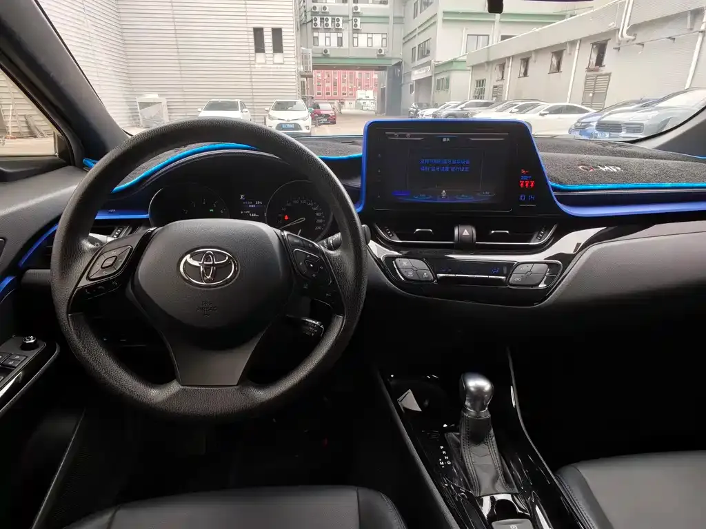 Toyota C-HR — фото 4