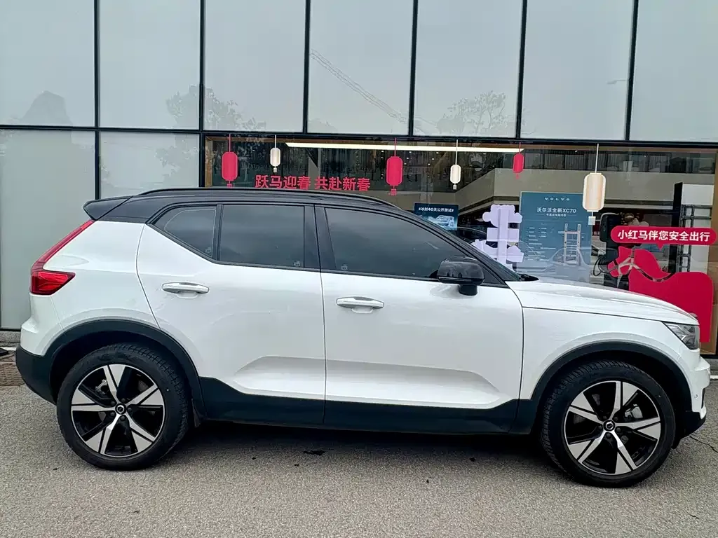 Volvo XC40 NEV — фото 5