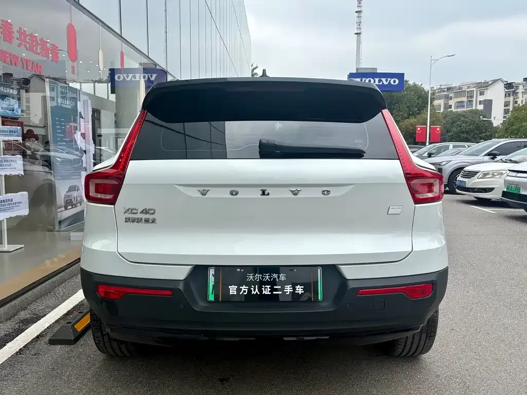 Volvo XC40 NEV — фото 10