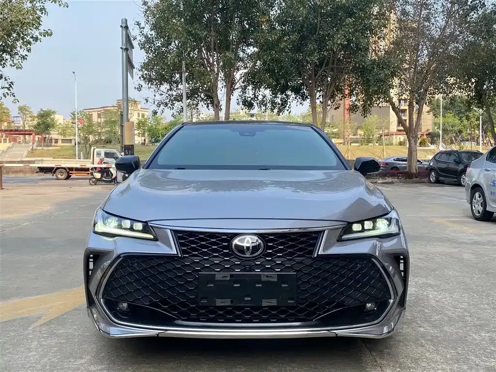 Toyota Avalon — фото 1
