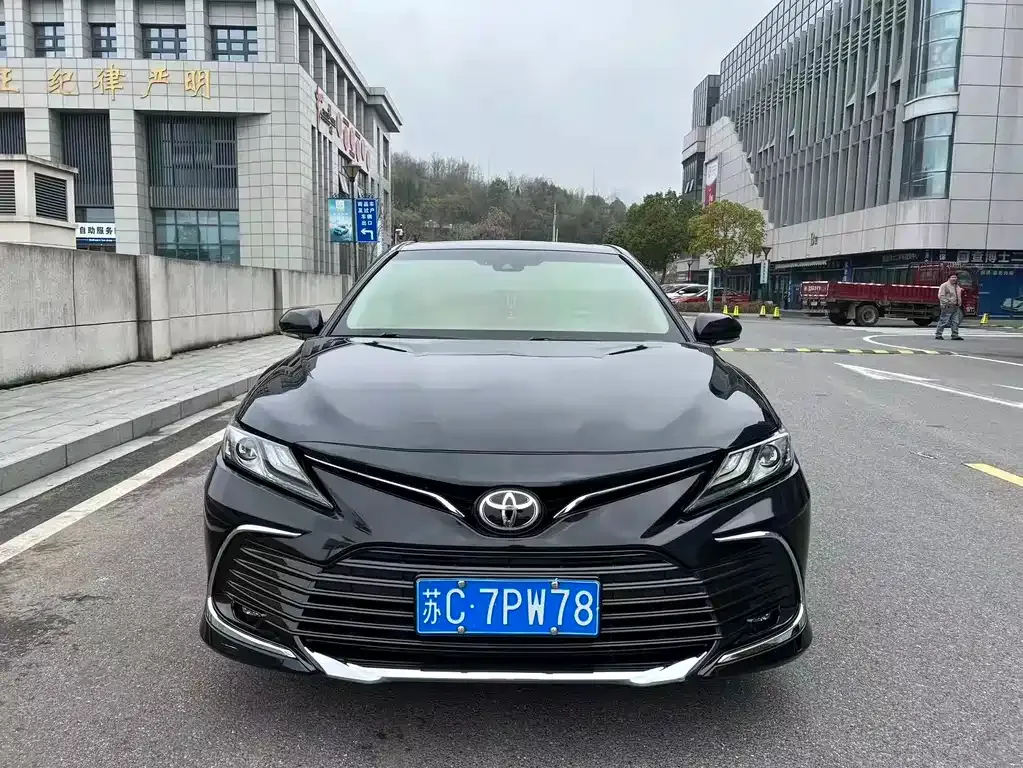 Toyota Camry — фото 9