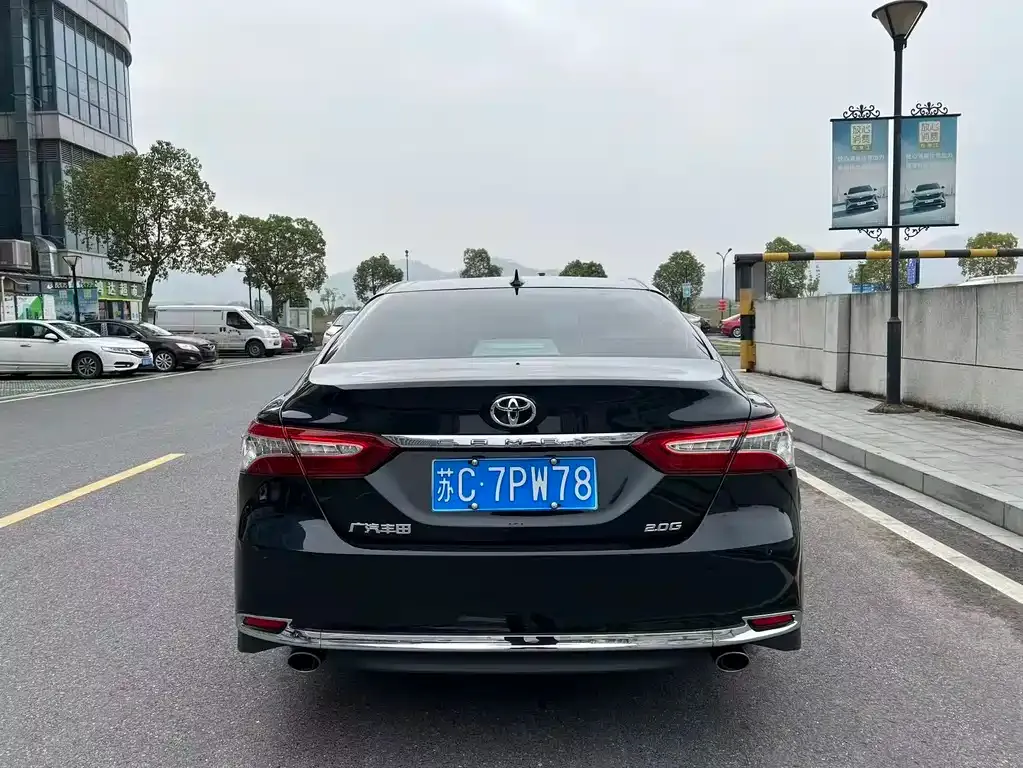 Toyota Camry — фото 5