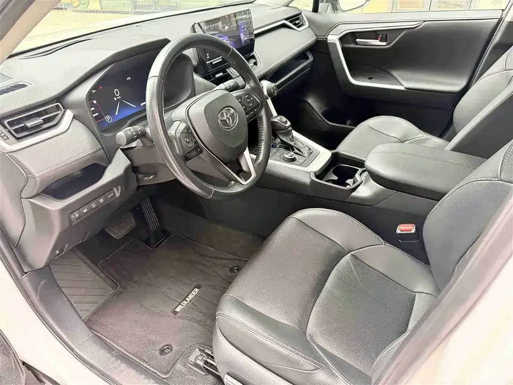Toyota Wildlander — фото 10