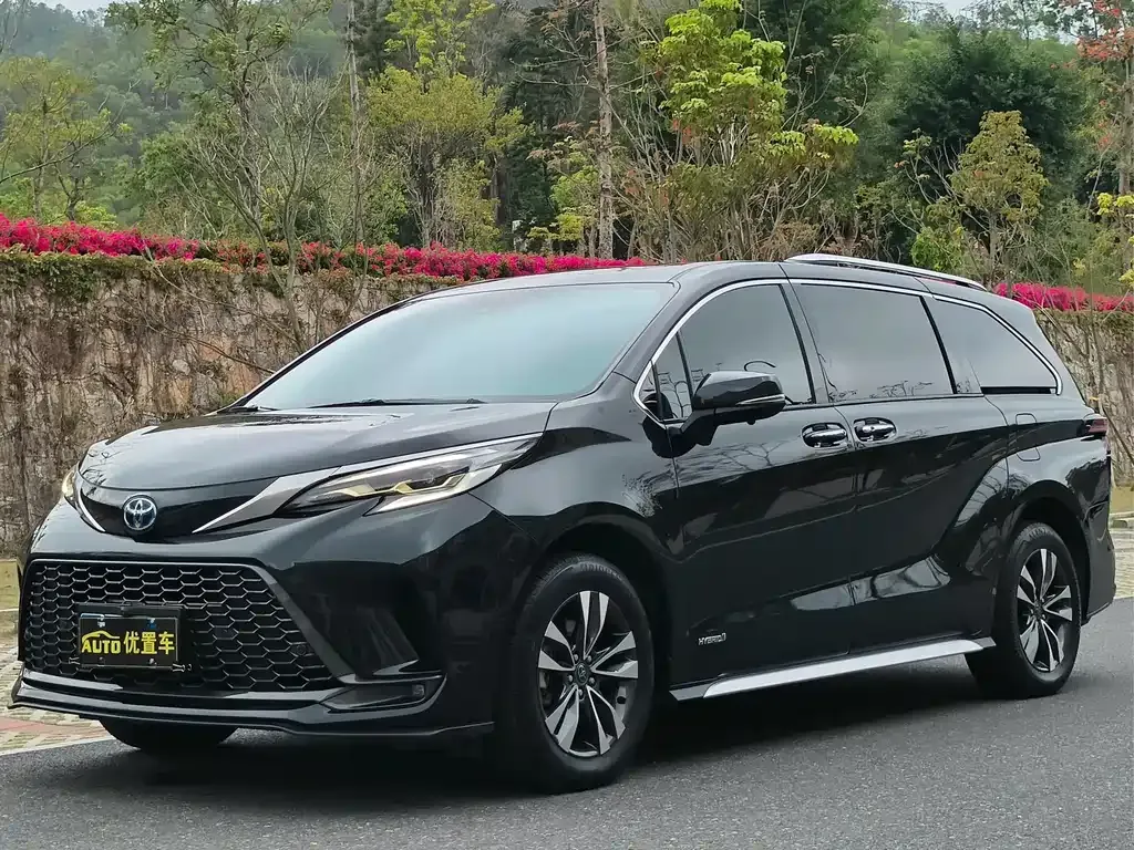 Toyota Granvia — фото 1