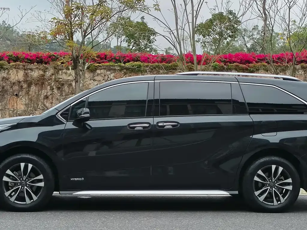 Toyota Granvia — фото 8
